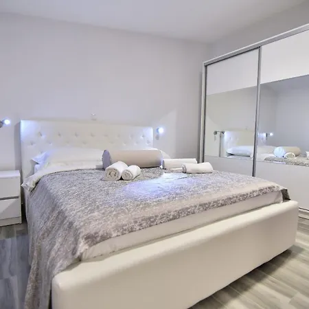 Dom wakacyjny House Luxury Stone *